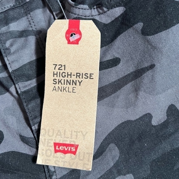 Levi’s 721 high rise skinny ankle camo pants - Picture 12 of 13
